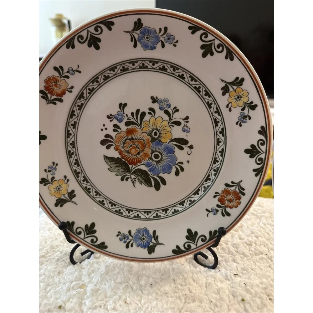 2 Villeroy and Boch Alt Amsterdam Porcelain Luncheon Plates 8